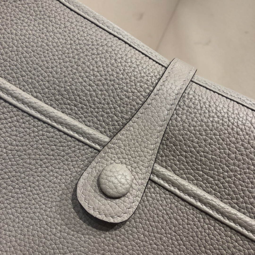 Hermes Evelyne III 29 PM Shoulder Bag In Gris Agate Clemence Leather